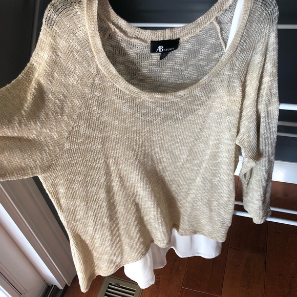 Sweater - Picture 2 of 3